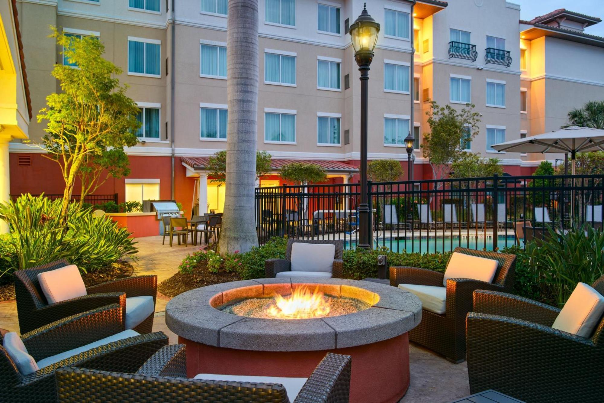 Residence Inn By Marriott Fort Myers At I-75 And Gulf Coast Town Center Estero Exteriér fotografie